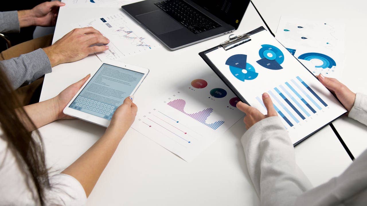 You are currently viewing Growth Hacking B2B : Les 10 tactiques qui font exploser votre marque
