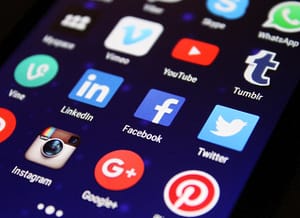 Lire la suite à propos de l’article Les dernières tendances réseaux sociaux 2025 que votre entreprise doit connaître